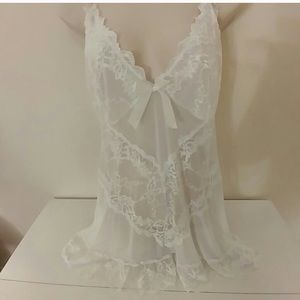 Vintage Intimates & Sleepwear - White lace bridal chemise Vintage Intimates & Sleepwear - White lace bridal chemise